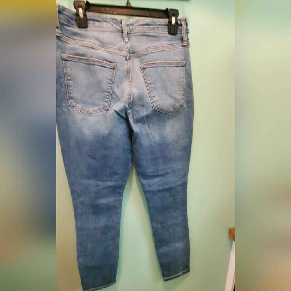 High Rise Patch Jeans - Picture 7 of 9